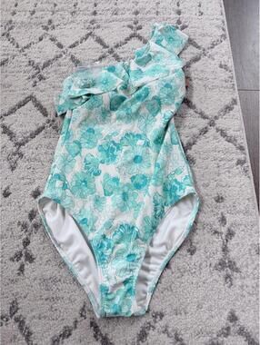 New with tags Shade & Shore Floral One Shoulder One Piece Swimsuit Size Medium